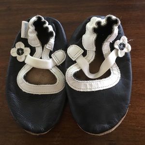 Soft leather crib shoes
